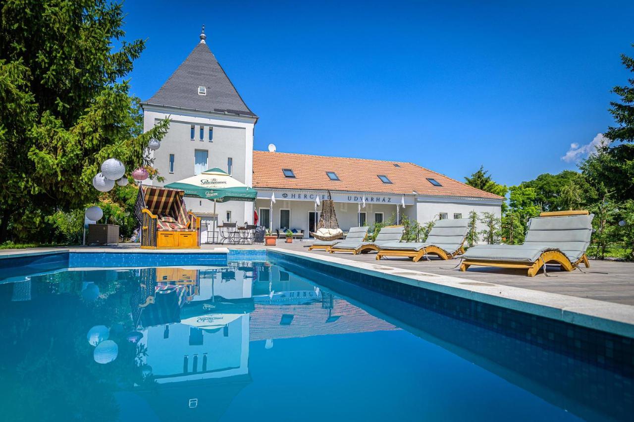 Herczeg Udvarhaz Poroszló Exterior foto